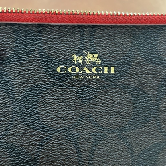 Coach double zip wristlet GUC large - Picture 5 of 7
